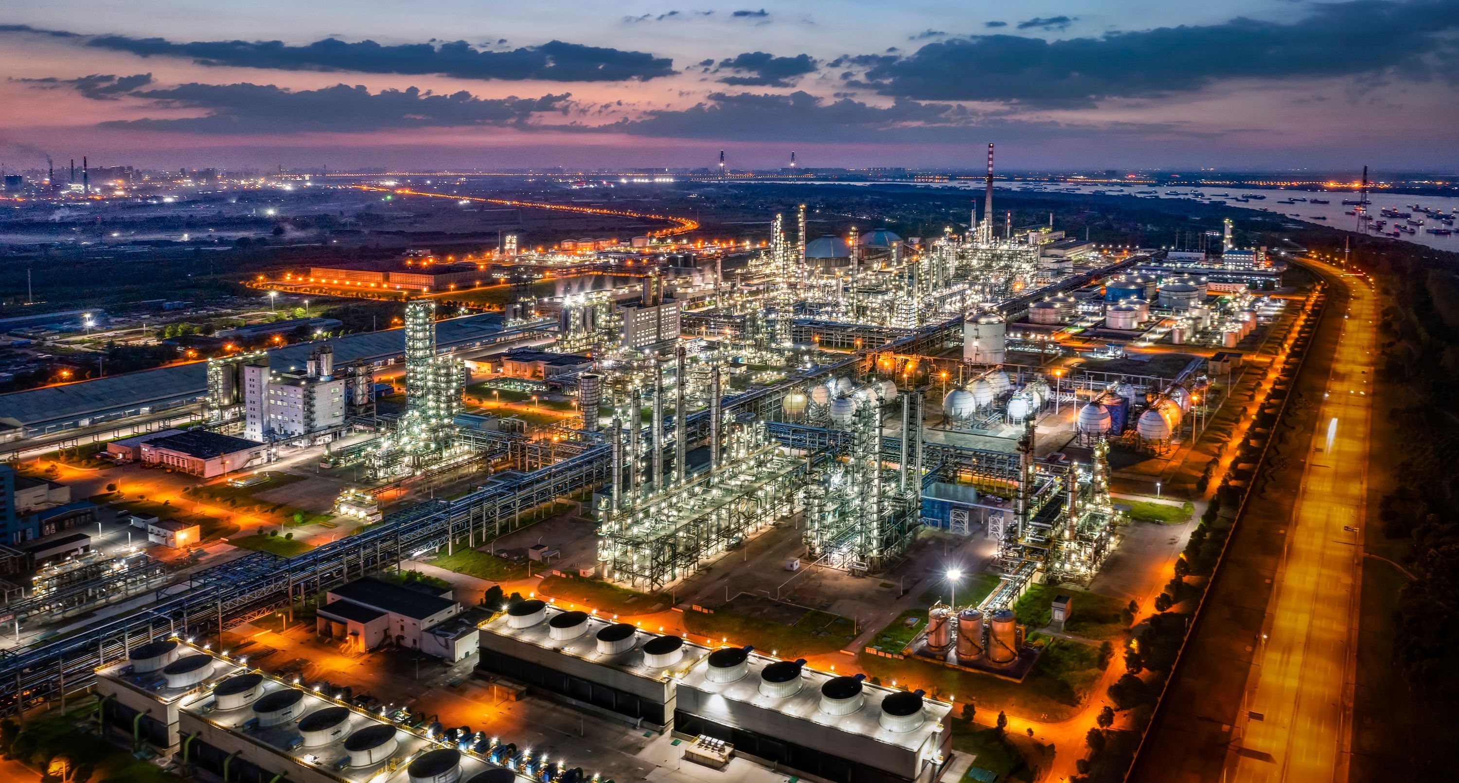 市人大代表,青山区委书记,化工区党工委书记余志成:以新型工业化重塑