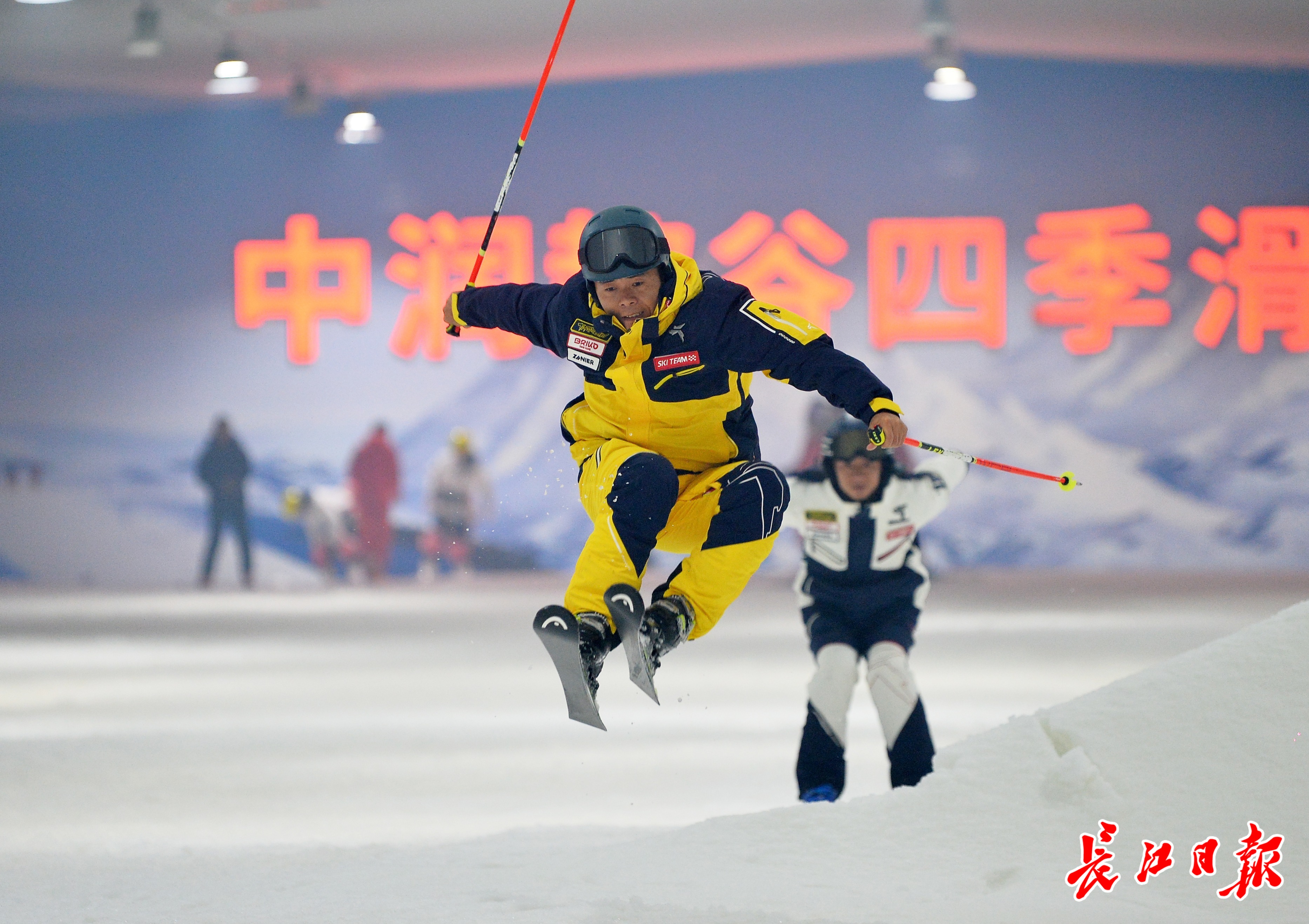 溜冰、滑雪、飞桨、逐浪！三伏天里，武汉人怎么凉快怎么玩- 武汉市人民政府门户网站